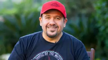 الفنان هشام عباس يستعد لبطولة فيلم عن قصة حياته