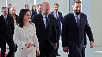 فرنسا تشير إلى رفع العقوبات عن سوريا بعد ألمانيا