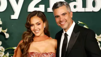 انفصال جيسيكا ألبا عن زوجها كاش وارن بعد زواج دام 17 عاماً