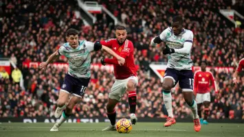 مانشستر يونايتد يعود إلى سكة الانتصارات في الدوري الإنجليزي