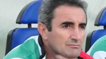 وفاة المهاجم الدولي الجزائري السابق "جمال مناد" عن 64 عاماً