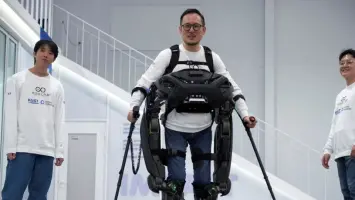 إنجاز طبي صيني غير مسبوق يمكّن مرضى الشلل من المشي مجددًا