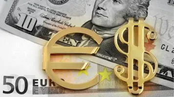 ارتفاع الدولار أمام اليورو مع انتهاء الأسبوع الماضي