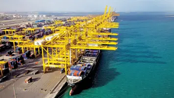 موانئ دبي العالمية و«ريلاينس إندستريز» الهندية تتعاونان لتطوير حلول لوجستية عبر السكك الحديدية