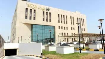 بيت الزكاة يتبرع بمليوني دينار لحملة دعم الغارمين