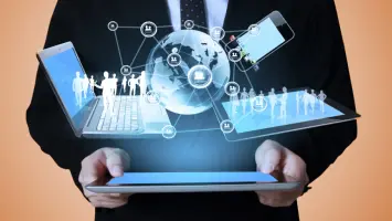 420 مؤثراً وصانع محتوى يناقشون التحولات في قطاع الإعلام الرقمي