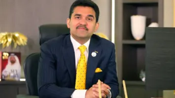 الدكتور شمشير فاياليل يساهم بمبلغ 5 ملايين درهم في حملة «وقف الأب» لدعم الرعاية الصحية