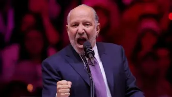 تحذيرات وزير التجارة الأمريكي تُشعل النقاش حول مستقبل الكويت الاقتصادي