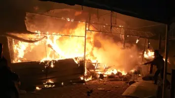 تواصل الحرائق في الخيام جراء القصف الإسرائيلي