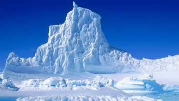 أدنى مستوى تاريخي لجليد القطب الشمالي: علامة حرجة لتغير المناخ