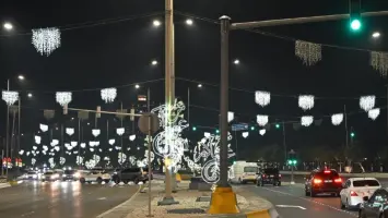 خورفكان تزين شوارعها بـ 175 مجسماً ضوئياً احتفالاً بعيد الفطر