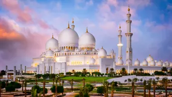 جامع الشيخ زايد الكبير في أبوظبي يستعد لاستقبال الزوار خلال عيد الفطر