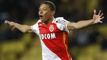 موناكو يحقق انتصاراً مهماً في ديربي الجنوب ويؤجل تتويج باريس سان جيرمان