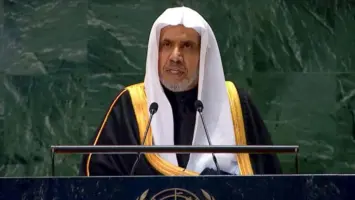 الأمين العام لرابطة العالم الإسلامي يلقي خطبة عيد الفطر في جامع تيرانا الكبير بألبانيا