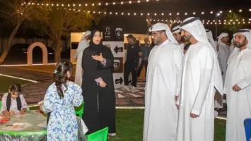 بلدية الحمرية تحتفل بعيد الفطر من خلال توزيع الورود والهدايا