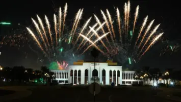 مدينة العين تحتفل بأول أيام العيد بفعاليات نارية وثقافية متنوعة