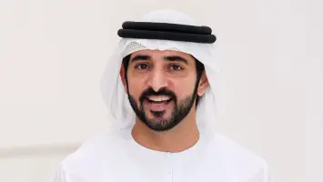 سمو الشيخ حمدان بن محمد يؤدي صلاة عيد الفطر في مسجد زعبيل الكبير