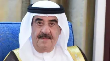 حاكم أم القيوين يؤدي صلاة عيد الفطر في مسجد الشيخ أحمد بن راشد المعلا