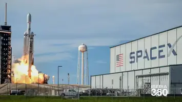 سبيس إكس تعلن عن إطلاق أول رحلة فضائية مأهولة فوق قطبي الأرض