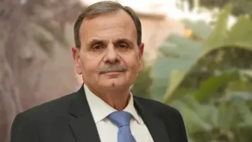 عبد الرحمن البزري يطالب بجبهة داخلية متماسكة لحماية لبنان