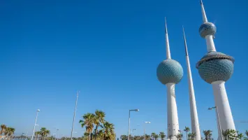 حالة الطقس في الكويت اليوم الخميس: أجواء ربيعية ورياح معتدلة