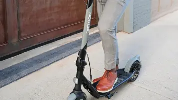 تنقل آمن أم مخالفة؟.. هذه شروط استخدام السكوتر الكهربائي في دبي