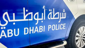 شرطة أبوظبي تحذر من تجاوز كتف الطريق وتأثيراته السلبية