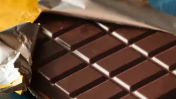 دراسة جديدة: الشوكولاتة والتفاح تساهمان في خفض ضغط الدم