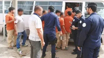 حملات أمنية واسعة في الكويت: إبعاد مئات الوافدين وضبط مئات المخالفين