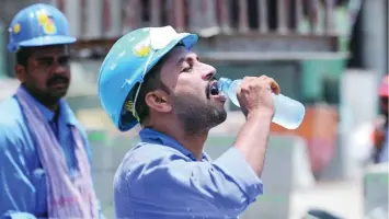 الإمارات تطلق حملة لحماية العمال: حظر العمل تحت الشمس يدخل حيز التنفيذ