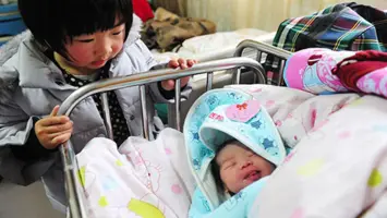 تراجع المواليد في اليابان إلى أقل من 700 ألف في 2024 للمرة الأولى