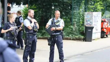 الشرطة الألمانية تطلق النار على امرأة طعنت زوار مهرجان الخمور