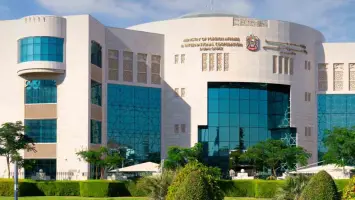 الخارجية الإماراتية تدعو للتواصل مع شركات الطيران لمتابعة الرحلات