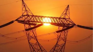 الحكومة تؤكد عدم انقطاع الكهرباء أو تخفيف الأحمال في صيف 2025