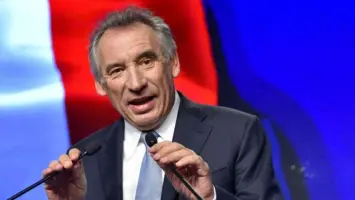 رئيس وزراء فرنسا ينجو من تصويت برلماني لحجب الثقة