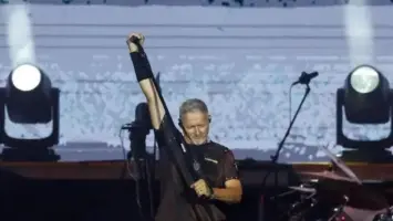 مغني كرواتي يشعل الجدل في زغرب بتحية مثيرة للجدل