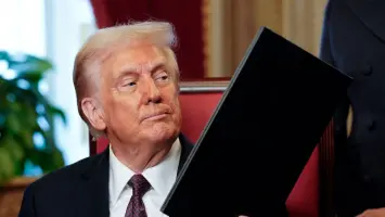 ترامب يعد بإعلانات تجارية هامة غدًا