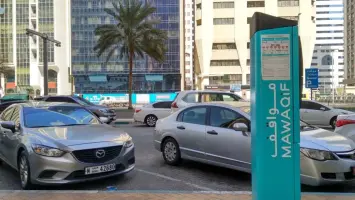 تفعيل نظام رسوم المواقف في مناطق جديدة بأبوظبي
