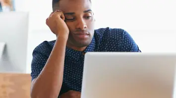 كيف تتجنب الملل والإجهاد أثناء العمل على الكمبيوتر