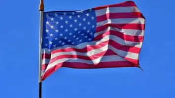 اكتشاف هيكل غامض تحت بحيرة ميشيغان قد يعيد كتابة تاريخ أمريكا القديمة