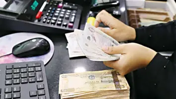 سوق التحويلات المالية في الإمارات يزدهر بحجم 141 مليار درهم سنويًا