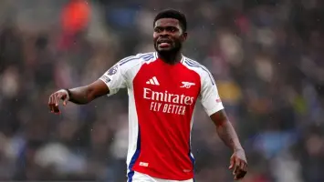 آرتيتا يدافع عن أرسنال في قضية رحيل توماس بارتي