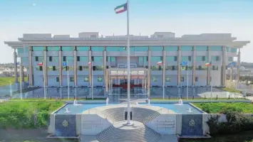 الداخلية الكويتية تفكك شبكة تضم 52 متهماً لتصنيع الخمور