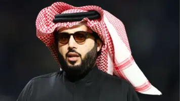 تركي آل الشيخ يودع المصارع الأسطوري هالك هوجان برسالة مؤثرة