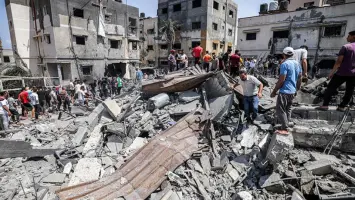 مأساة في غزة: قصف الاحتلال يودي بحياة 20 فلسطينياً بينهم منتظرو المساعدات