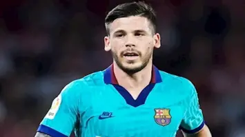 كارليس بيريز يتعرض لهجوم كلب في منطقة حساسة