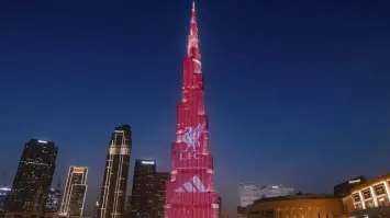 ليفربول يكشف عن قميصه الجديد في عرض مبهر من برج خليفة