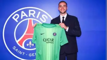 سان جرمان يضم لوكاس شوفالييه رسميًا لحراسة المرمى