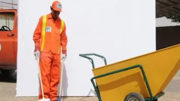 مصر توقف عمل عمال النظافة وقت الذروة بعد وفاة مأساوية