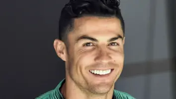 كريستيانو رونالدو يطلب يد جورجينا بعد سنوات من الحب وتوافق رسمياً